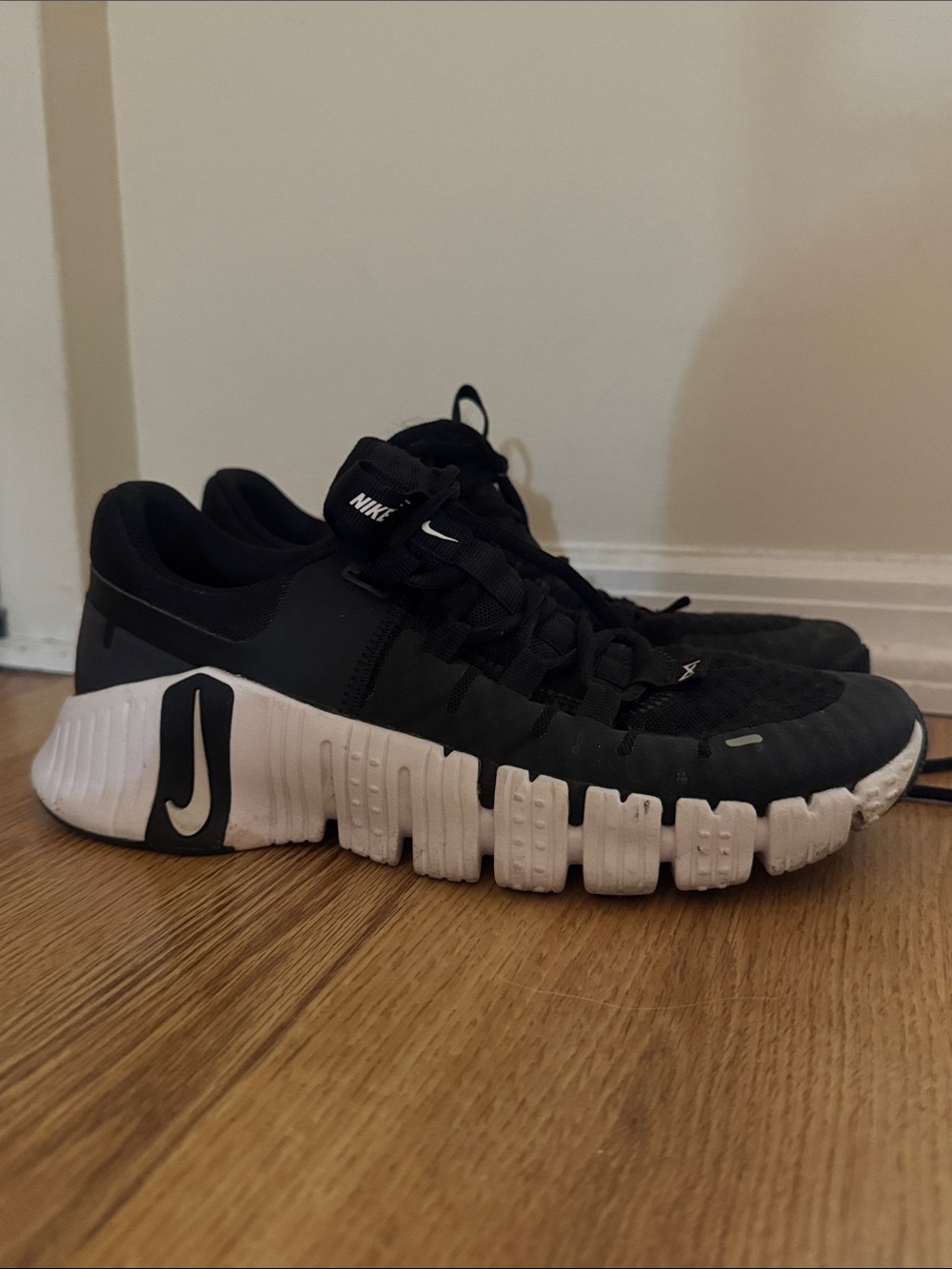 Nike Black and White Training Sneakers